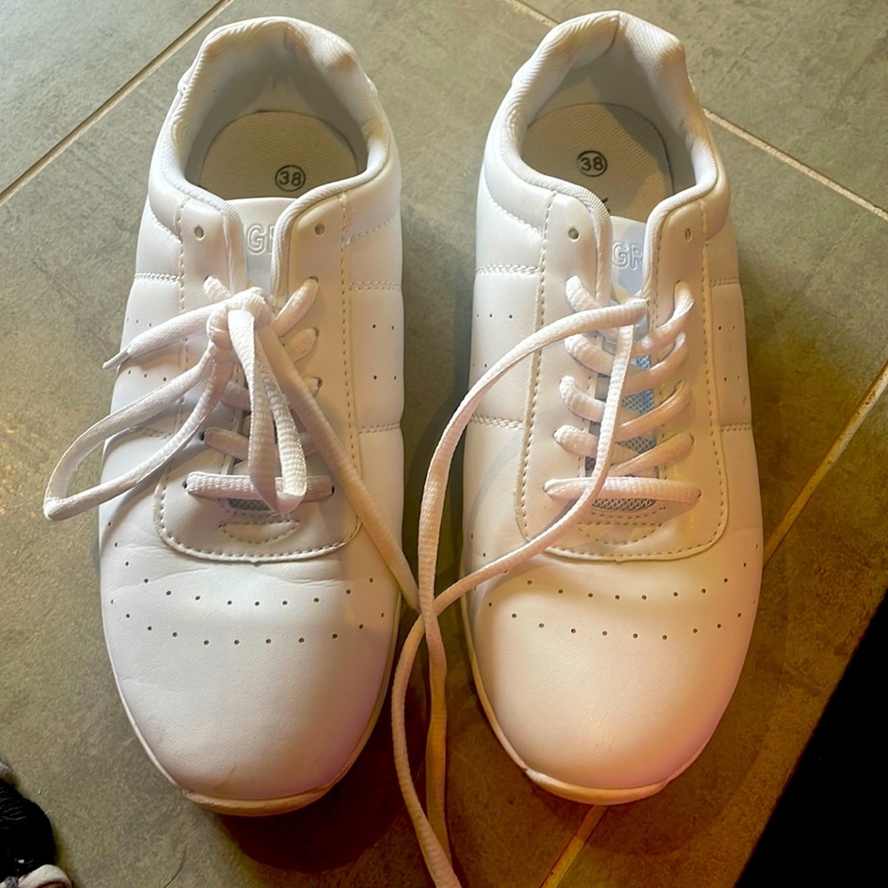 Yingrui Cheer White Tennis Shoes!
